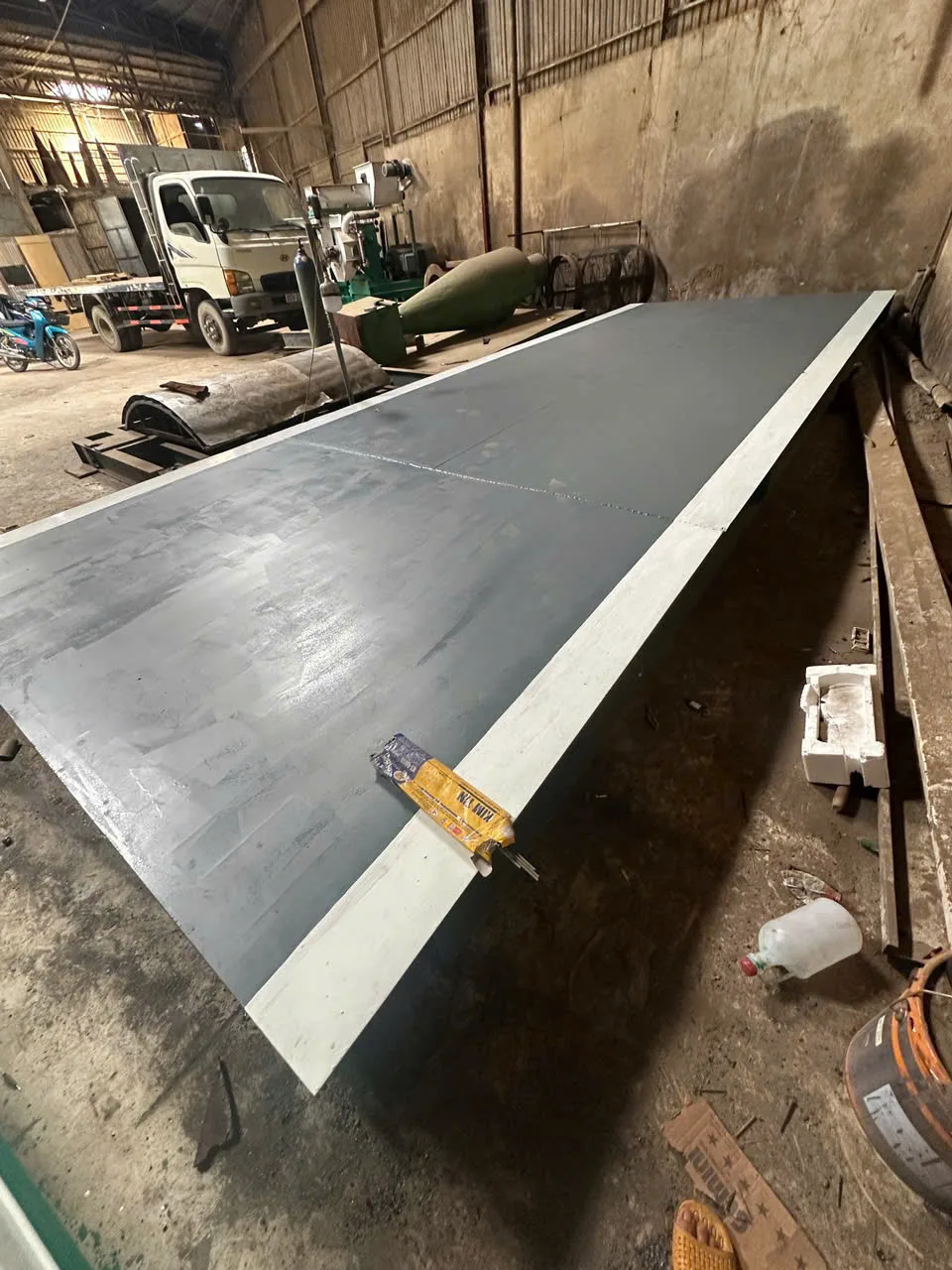 Gia công mặt bàn cân thép tại xưởng