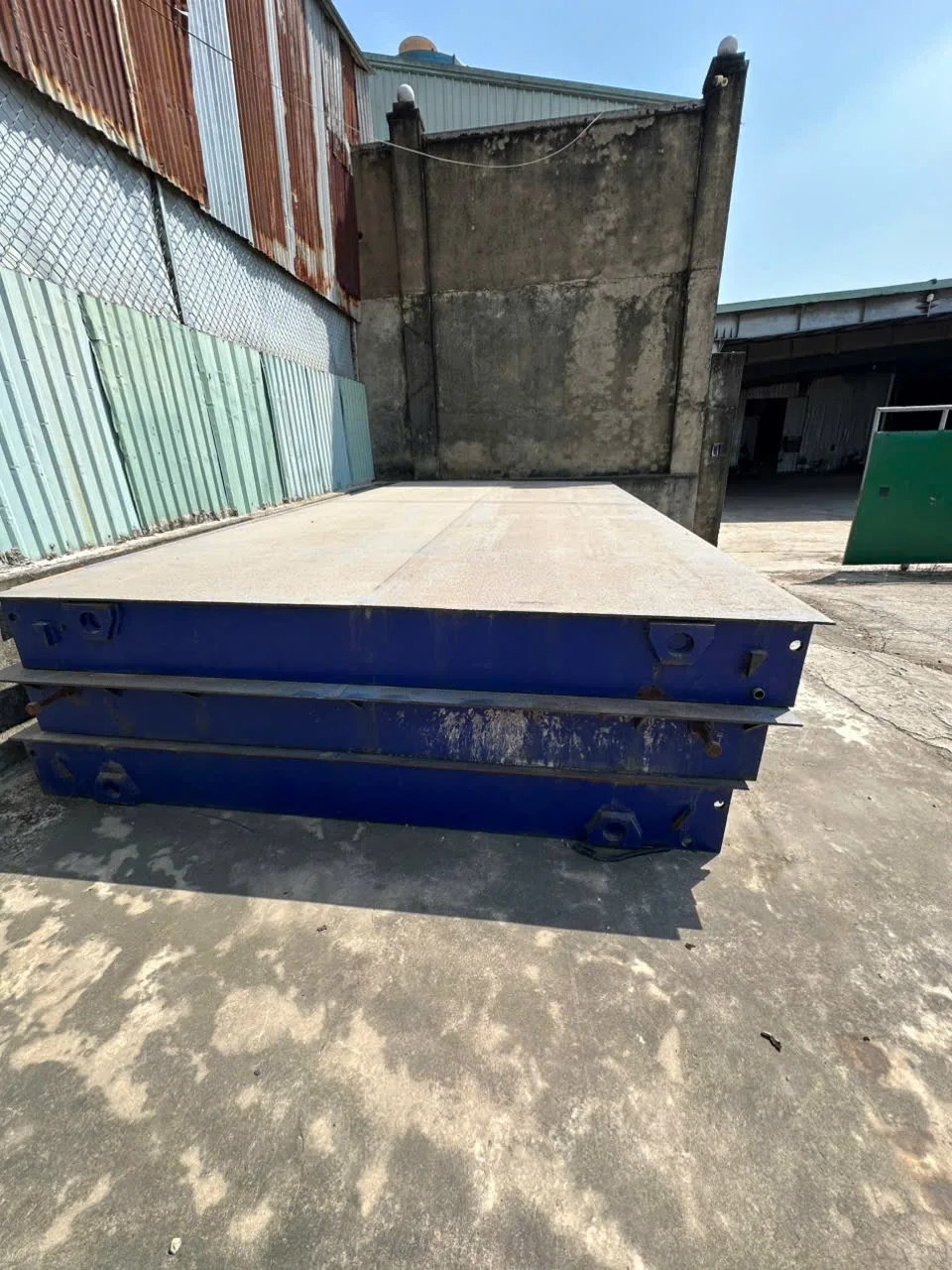 Module bàn cân sơn xanh dương hoàn thiện