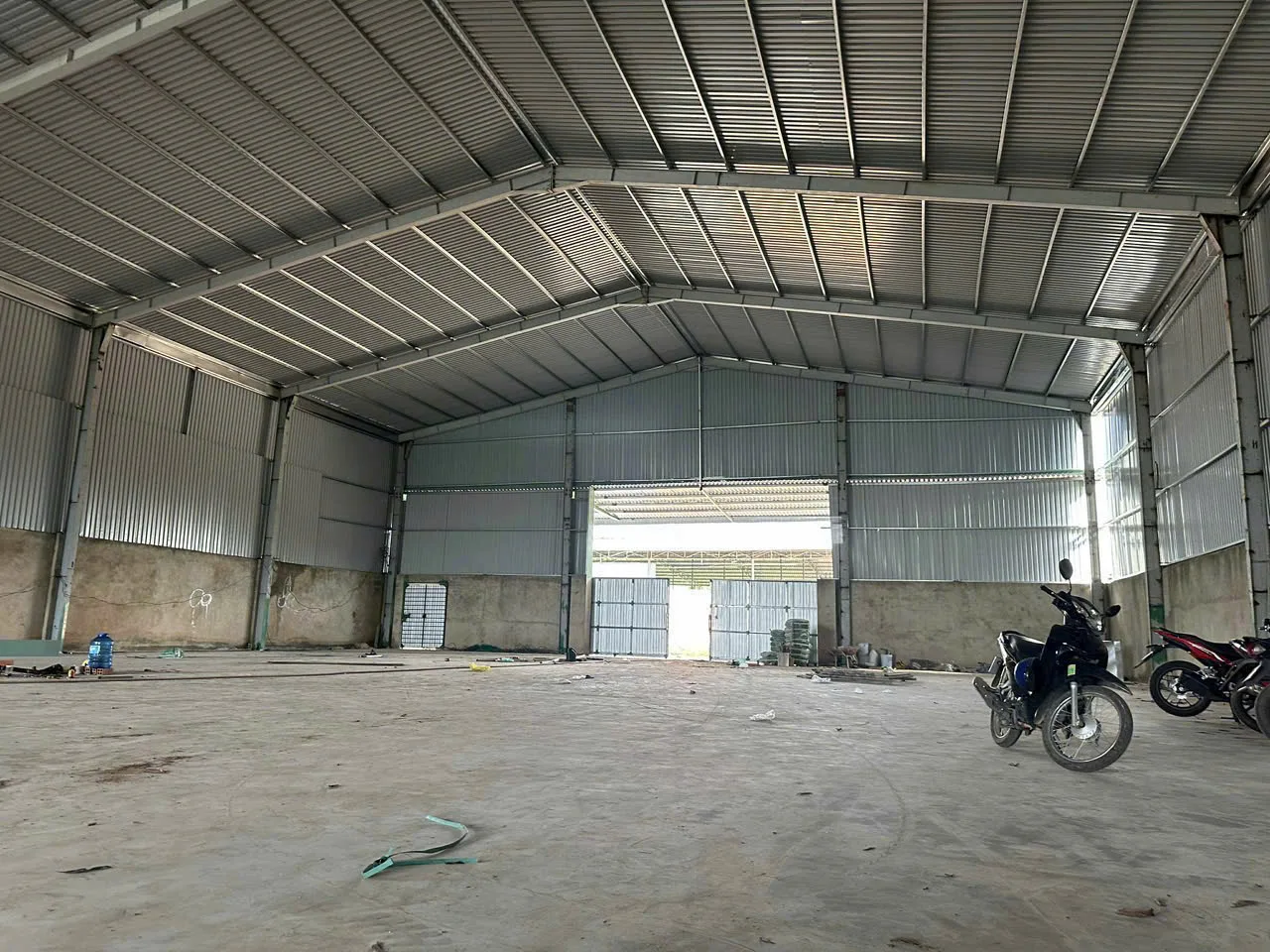 Nhà xưởng hoàn thiện, nền bê tông